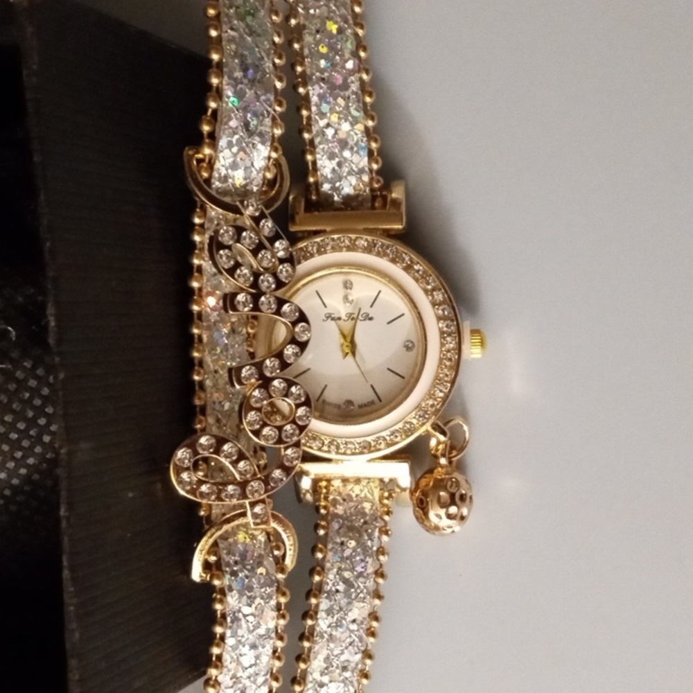 Watch plus bracelet set - Picture 3 of 7